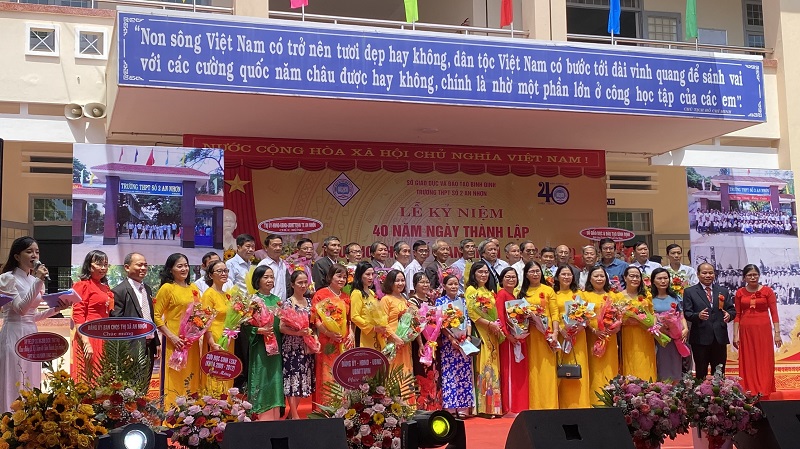 LỄ KỈ NIỆM 40 NĂM NGÀY THÀNH LẬP TRƯỜNG THPT SỐ 2 AN NHƠN